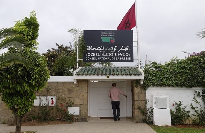 تقرير ينتقد ضعف أداء “مجلس الصحافة” ويشكك في استقلالية التنظيم الذاتي