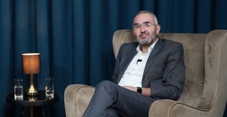 مدرسة النذرة ومدرسة الإشارات: نحو مقاربة معرفية واستشرافية جديدة
