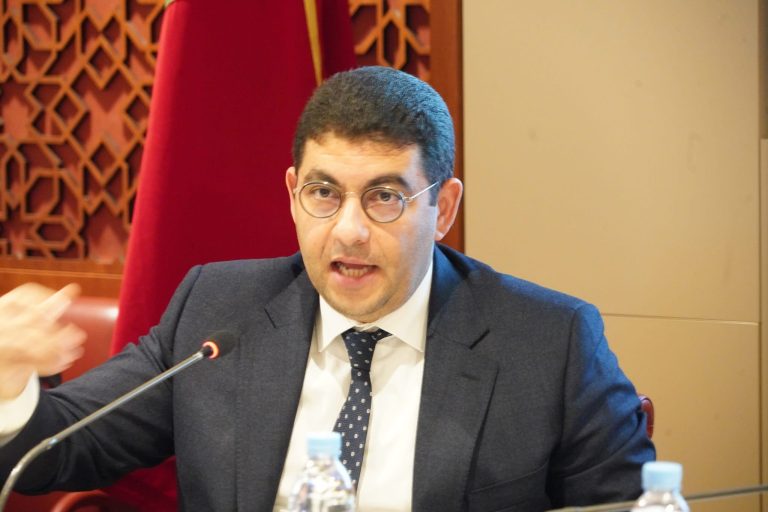 بنسعيد يتشبث بـ”الاقتراع الفردي” في مجلس الصحافة ويرفض تعديلات “اللائحة”