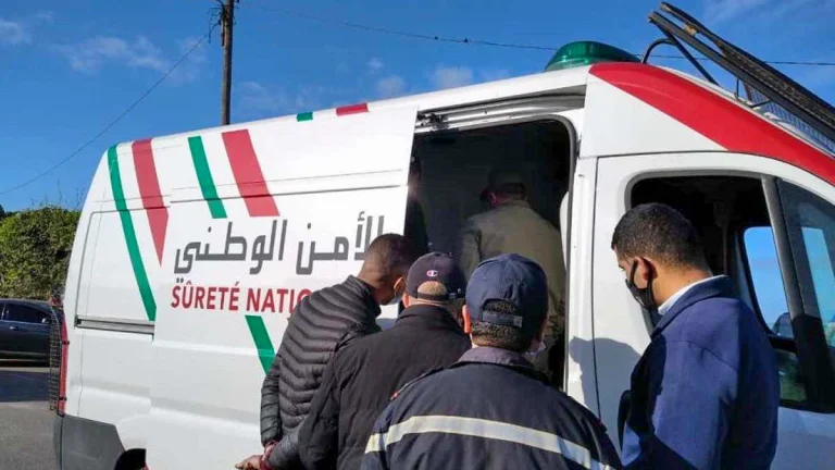 تفكيك شبكة للنصب وانتحال الصفة بوجدة يقود لتوقيف 3 أشخاص بينهم قاصر