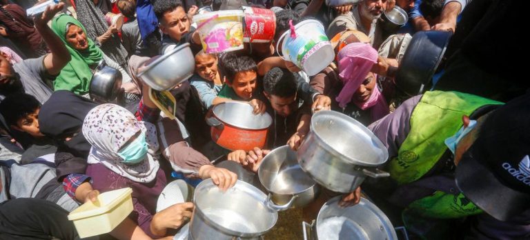 وكالة الأنباء الفرنسية تحذر: نخشى أن يموت مراسلونا في غزة جوعا لأول مرة منذ تأسيسنا عام 1944