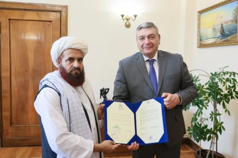 في خطوة تكسر العزلة الدولية.. روسيا أول قوة كبرى تعترف رسميا بحكومة طالبان