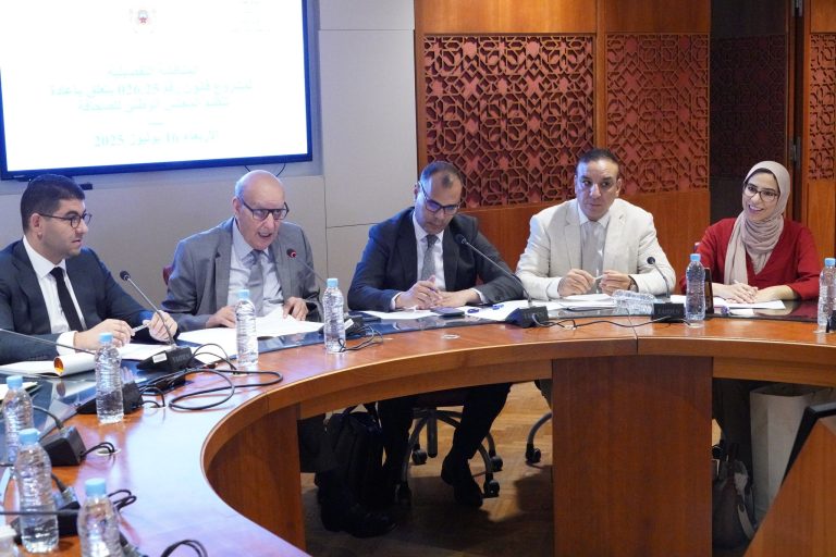 بعد جلسة ماراثونية.. لجنة التعليم تمرر مشروع قانون مجلس الصحافة بتأييد 18 نائبا