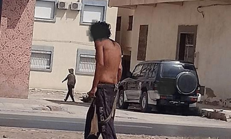 المختلون العقليون يجوبون شوارع خنيفرة وسط غياب رعاية طبية ومراكز للإيواء