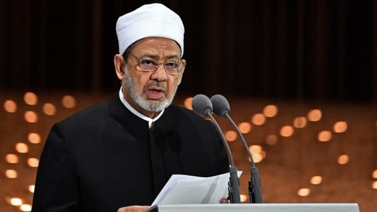 موجة غضب وانتقادات تطال “الأزهر” بعد حذف بيان يندد بتجويع وإبادة غزة