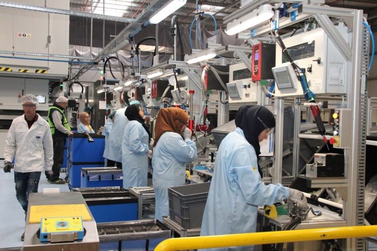 الحكومة تراهن على الاستثمار الخاص لخلق 500 ألف منصب شغل بحلول 2026