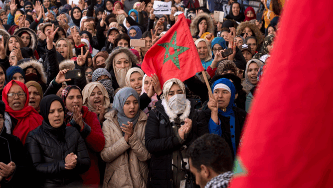 استطلاع رأي: 73% من المغاربة يريدون ديمقراطية تشعرهم بالكرامة قبل صناديق الاقتراع