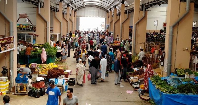 مطالب بإحداث سوق نموذجي بحي المكانسة فوق طاولة رئيس مقاطعة عين الشق