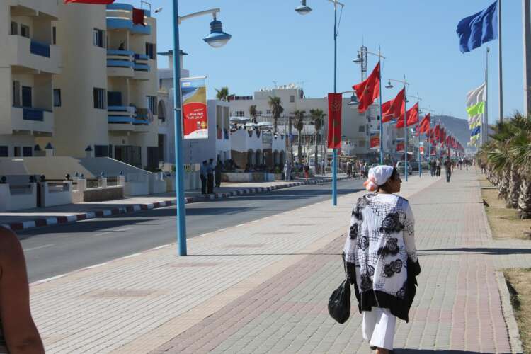 “سماسرة الشارع الرقمي”.. الكراء العشوائي يزدهر صيفا ويهدد السياحة الداخلية بالمغرب
