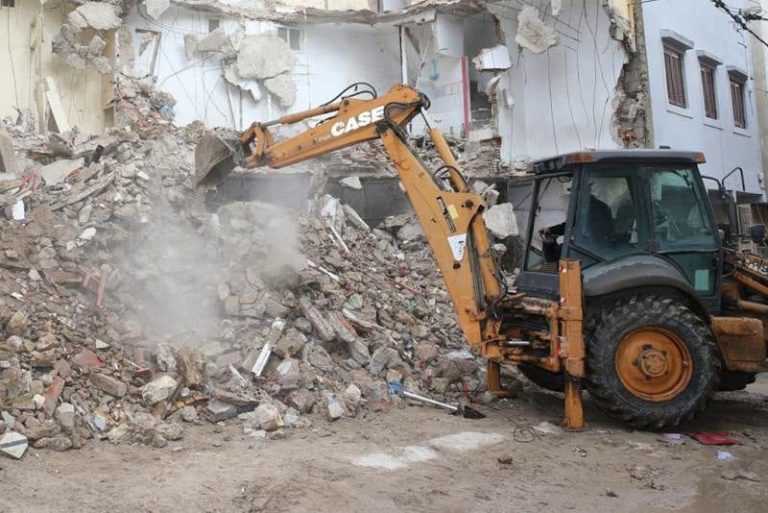 درب مولاي الشريف بالبيضاء.. الساكنة تطالب بإجراءات وقائية أمام غبار ومخلفات هدم المنازل