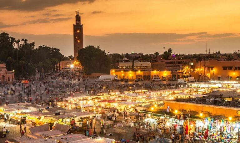 مضايقات وإلحاح مستمر يفسدان تجربة السياح في ساحة جامع الفنا – Kech24: Morocco News – كِشـ24 : جريدة إلكترونية مغربية